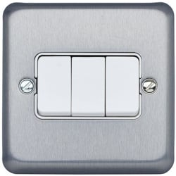 MK K4673BRC 3gang 10amp 2way SP Light Switch Brushed Chrome Plate